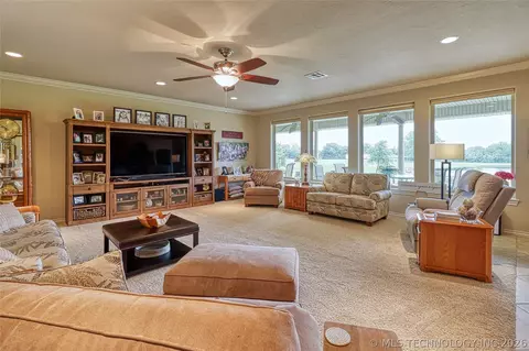 Living - 124 Walnut Rdg, Eufaula, OK 74432 photo 1 of 3