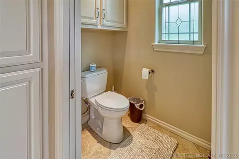 Bath - 124 Walnut Rdg, Eufaula, OK 74432 photo 4 of 6