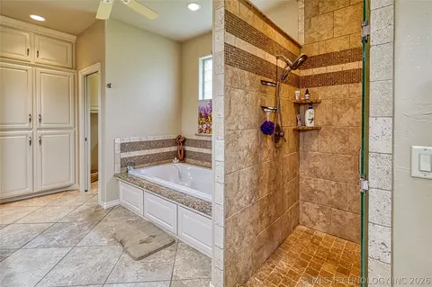 Bath - 124 Walnut Rdg, Eufaula, OK 74432 photo 3 of 6