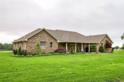 Exterior - 124 Walnut Rdg, Eufaula, OK 74432 photo 3 of 7
