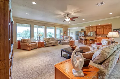 Living - 124 Walnut Rdg, Eufaula, OK 74432 photo 3 of 4