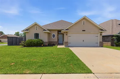 10714 Masters Cir, Jenks, OK 74037