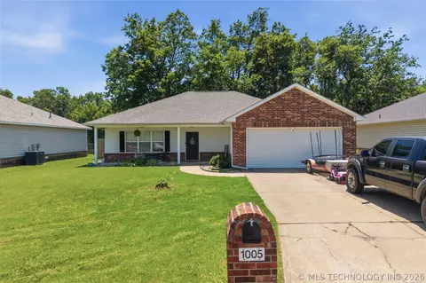 1005 W 21st St, Claremore, OK 74017
