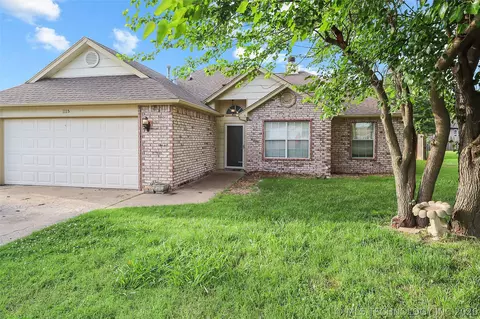 1115 W Beech St, Skiatook, OK 74070