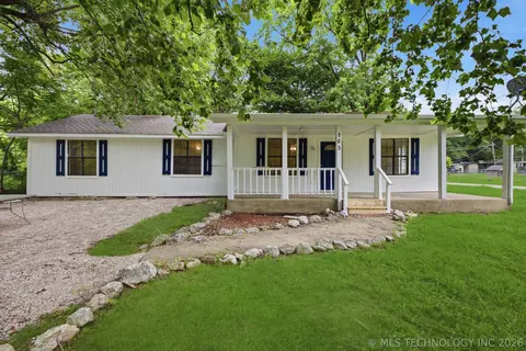 105 S Old Main St, Coweta, OK 74429