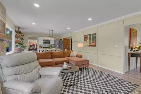 Living - 5813 E 64th Pl, Tulsa, OK 74136 photo 3 of 11