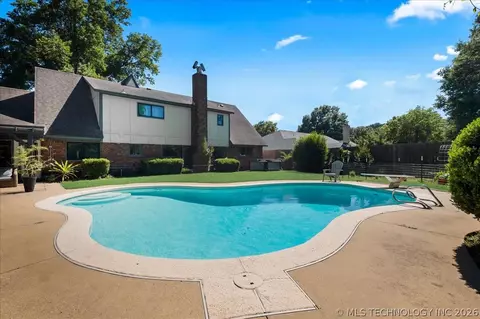 Exterior - 5813 E 64th Pl, Tulsa, OK 74136 photo 6 of 8