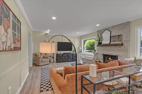 Living - 5813 E 64th Pl, Tulsa, OK 74136 photo 5 of 11