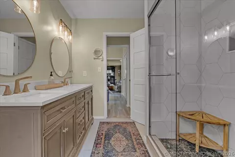 Bath - 5813 E 64th Pl, Tulsa, OK 74136 photo 3 of 8