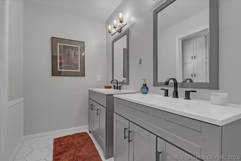 Bath - 5813 E 64th Pl, Tulsa, OK 74136 photo 6 of 8
