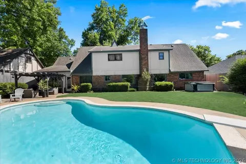 Exterior - 5813 E 64th Pl, Tulsa, OK 74136 photo 7 of 8