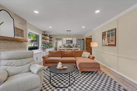 Living - 5813 E 64th Pl, Tulsa, OK 74136 photo 2 of 11