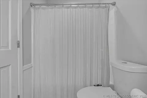 Bath - 5813 E 64th Pl, Tulsa, OK 74136 photo 8 of 8