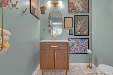 Bath - 5813 E 64th Pl, Tulsa, OK 74136 photo 5 of 8