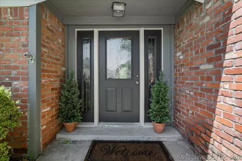 Entry Way - 5813 E 64th Pl, Tulsa, OK 74136 photo 1 of 6