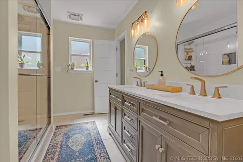 Bath - 5813 E 64th Pl, Tulsa, OK 74136 photo 1 of 8