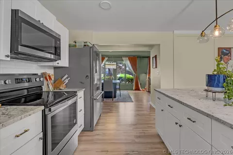 Kitchen - 5813 E 64th Pl, Tulsa, OK 74136 photo 6 of 9