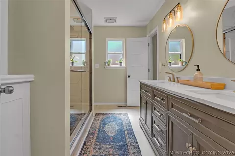 Bath - 5813 E 64th Pl, Tulsa, OK 74136 photo 2 of 8