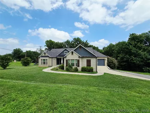 1715 W Blue Starr Dr, Claremore, OK 74017