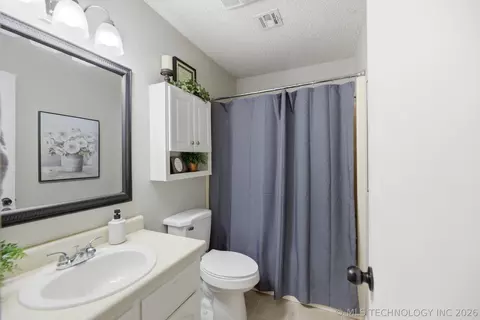 Bath - 41 E 148th St S, Glenpool, OK 74033 photo 1 of 2