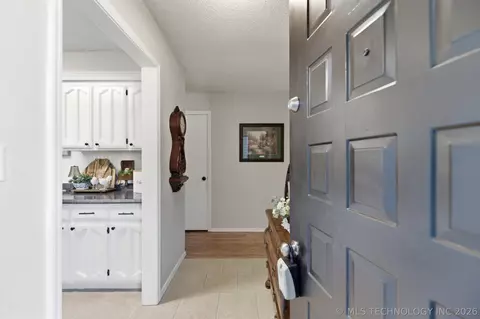 Entry Way - 41 E 148th St S, Glenpool, OK 74033 photo 1 of 1