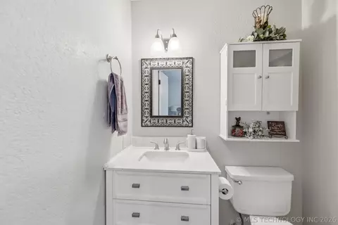 Bath - 41 E 148th St S, Glenpool, OK 74033 photo 2 of 2