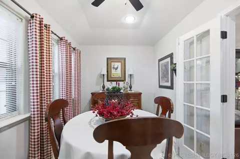 Dining - 41 E 148th St S, Glenpool, OK 74033 photo 1 of 4