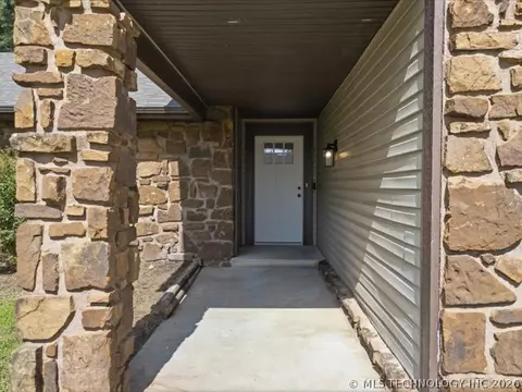 Exterior - 1200 S 28th St, Broken Arrow, OK 74014 photo 3 of 7