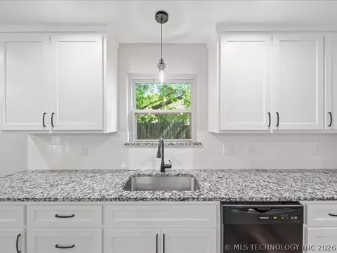 Kitchen - 1200 S 28th St, Broken Arrow, OK 74014 photo 3 of 4