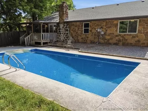 Exterior - 1200 S 28th St, Broken Arrow, OK 74014 photo 6 of 7