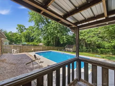 Exterior - 1200 S 28th St, Broken Arrow, OK 74014 photo 4 of 7