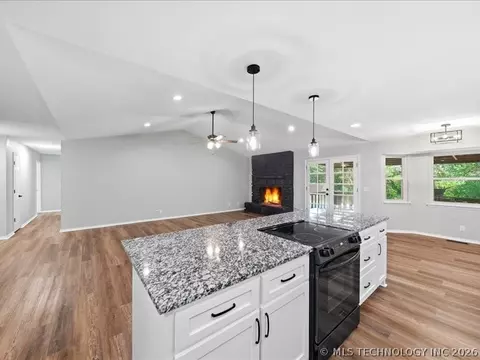 Kitchen - 1200 S 28th St, Broken Arrow, OK 74014 photo 2 of 4