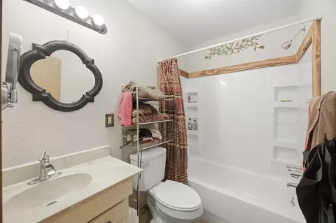 Bath - 419168 E 1141 Rd, Eufaula, OK 74432 photo 1 of 2