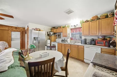 Kitchen - 419168 E 1141 Rd, Eufaula, OK 74432 photo 4 of 4