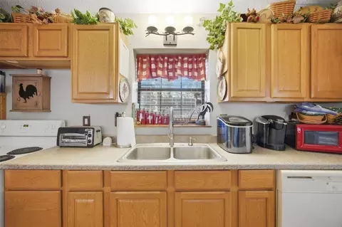 Kitchen - 419168 E 1141 Rd, Eufaula, OK 74432 photo 1 of 4