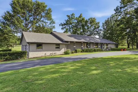 3733 E Harris Rd, Muskogee, OK 74403