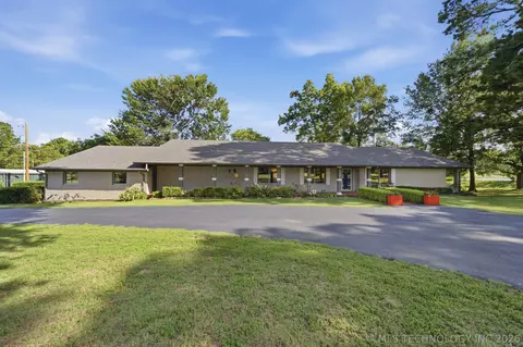 3733 E Harris Rd, Muskogee, OK 74403