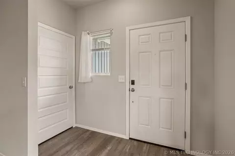 Entry Way - 315 N Cattle Dr, Haskell, OK 74436 photo 3 of 9