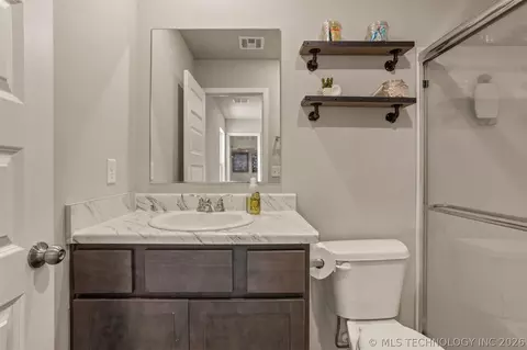 Bath - 315 N Cattle Dr, Haskell, OK 74436 photo 4 of 4