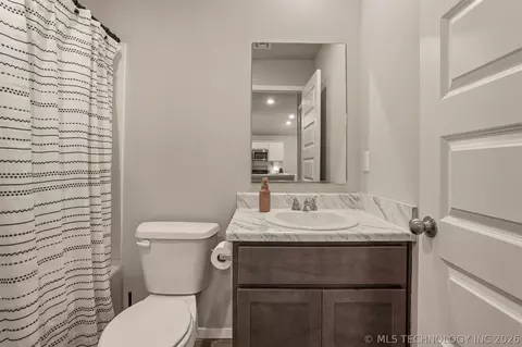 Bath - 315 N Cattle Dr, Haskell, OK 74436 photo 2 of 4