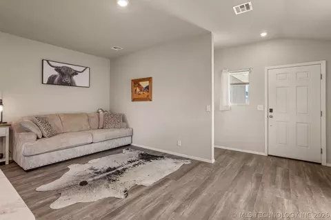 Living - 315 N Cattle Dr, Haskell, OK 74436 photo 1 of 1
