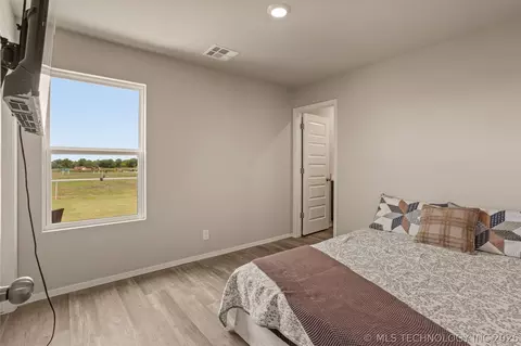 Bedroom - 315 N Cattle Dr, Haskell, OK 74436 photo 3 of 5
