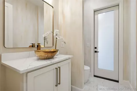 Bath - 8801 Elgin St, Broken Arrow, OK 74014 photo 7 of 10