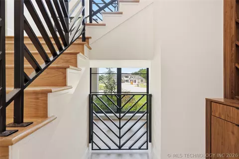 Entry Way - 8801 Elgin St, Broken Arrow, OK 74014 photo 4 of 9