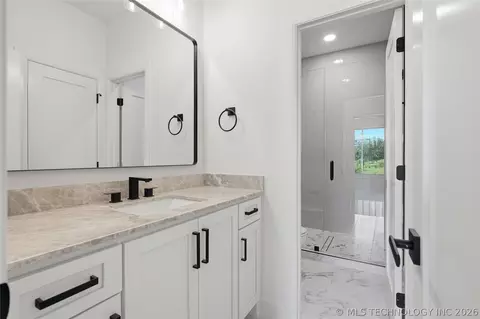 Bath - 8801 Elgin St, Broken Arrow, OK 74014 photo 10 of 10