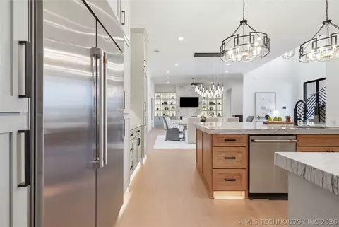 Kitchen - 8801 Elgin St, Broken Arrow, OK 74014 photo 5 of 9