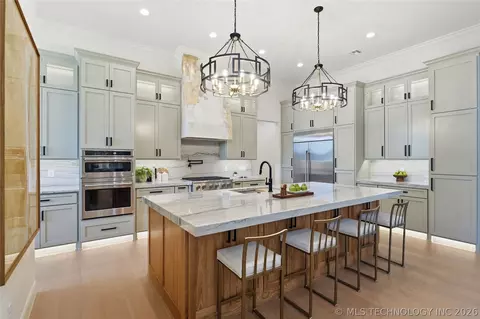 Kitchen - 8801 Elgin St, Broken Arrow, OK 74014 photo 3 of 9