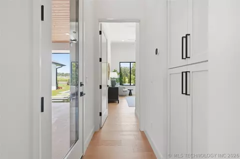 Entry Way - 8801 Elgin St, Broken Arrow, OK 74014 photo 6 of 9