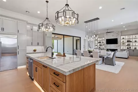Kitchen - 8801 Elgin St, Broken Arrow, OK 74014 photo 2 of 9