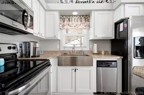 Kitchen - 249503 E 1930, Devol, OK 73531 photo 8 of 10